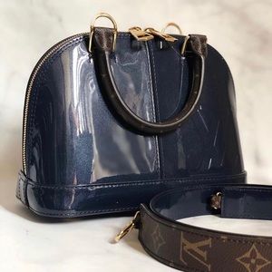 Louis Vuitton alma bb navy